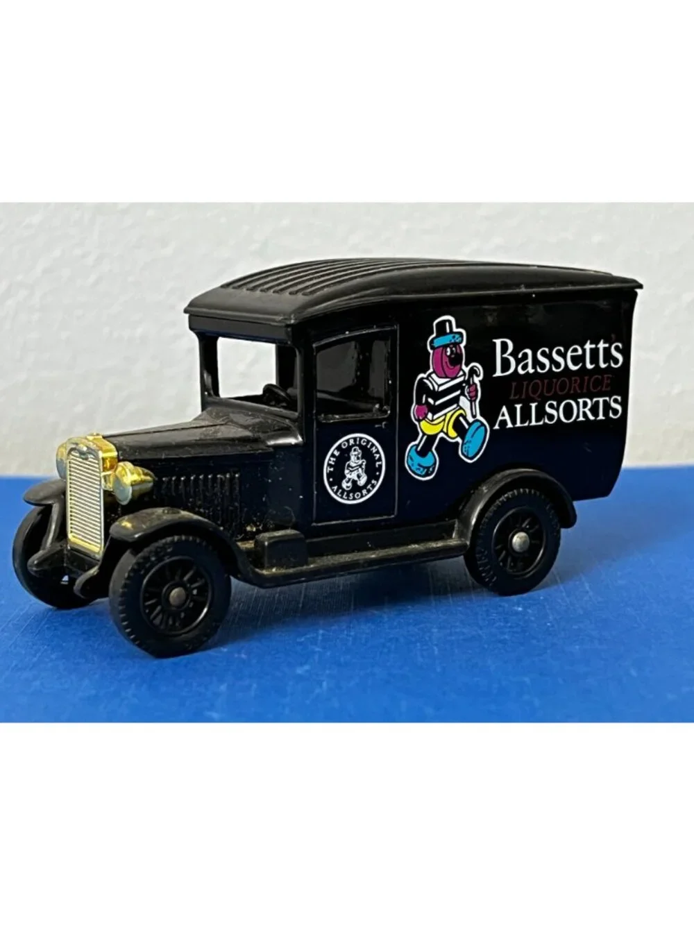 Lledo Days Gone Model A Ford Van Black Bassett's Liquorice Allsorts